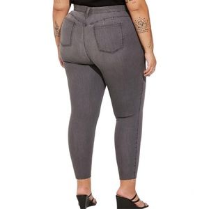Torrid bombshell super soft skinny jean 16s